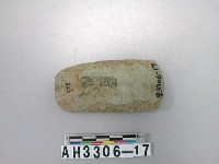 藏品(小型舌刃打磨製石斧)的圖片